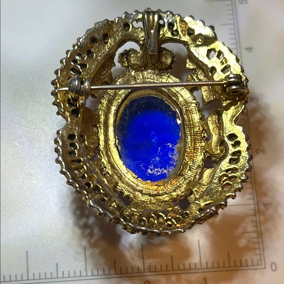 💙 Vintage Cobalt Blue Cabochon Brooch | Gold Filigree & Faux Pearl Accent
